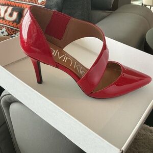 Calvin Klein 6.5 Gella Pump - patent red